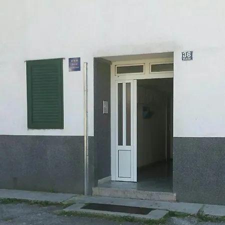With A Parking Space - 11726 * Split